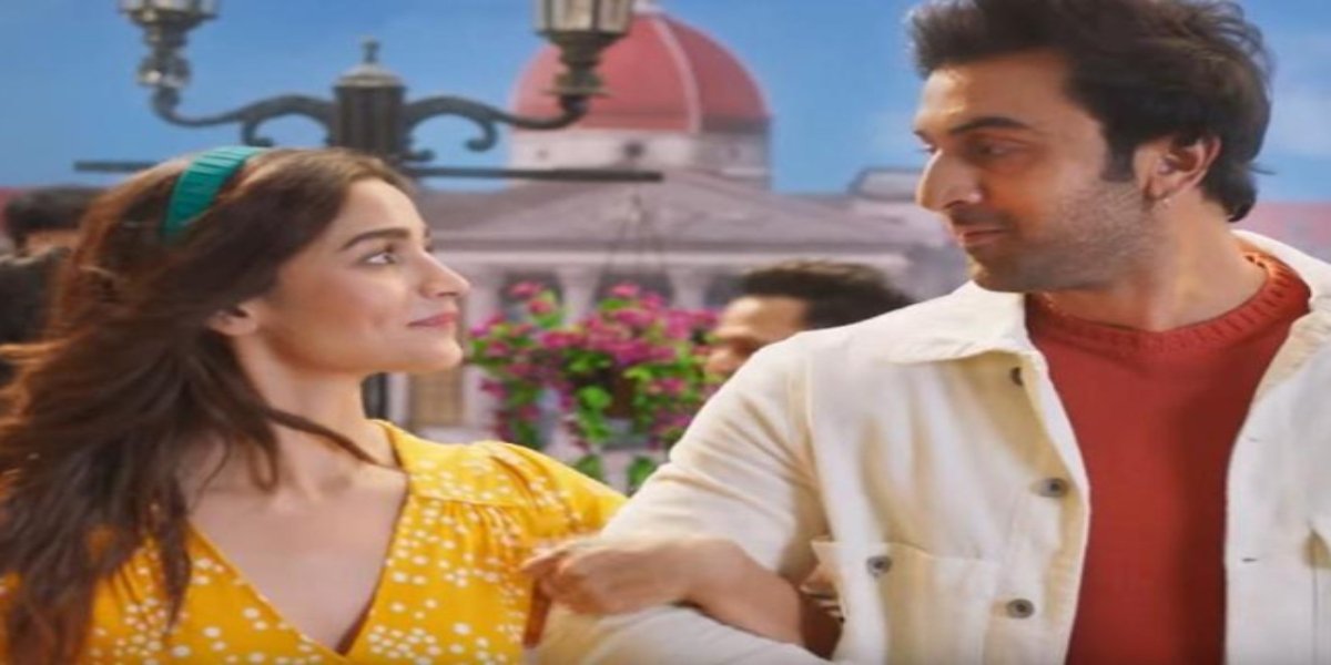 Video: Ranbir-Alia dance their hearts out on ‘Chaiyaan Chaiyaan’, Bollywood chartbusters
