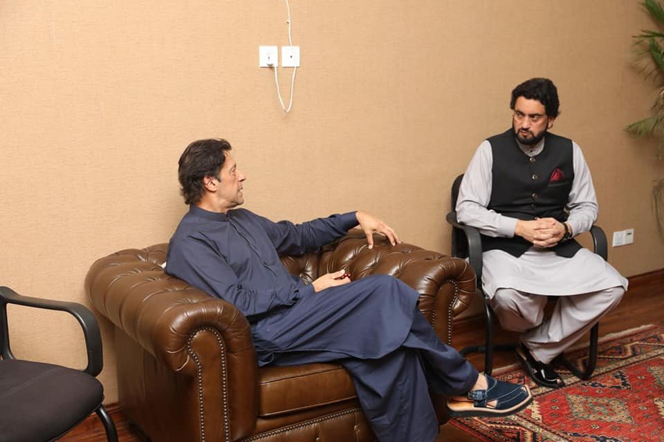 ‘Shehryar Afridi, tumhara intazam kamzor hai’: Khan scolds Afridi at a jalsa