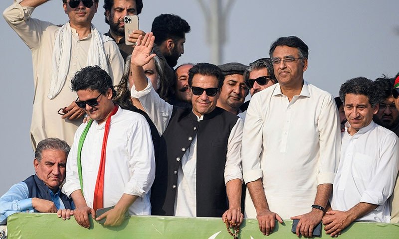 ‘Sir thora sa Islami touch bhi de dein’: PTI’s Suri instructs Khan during speech