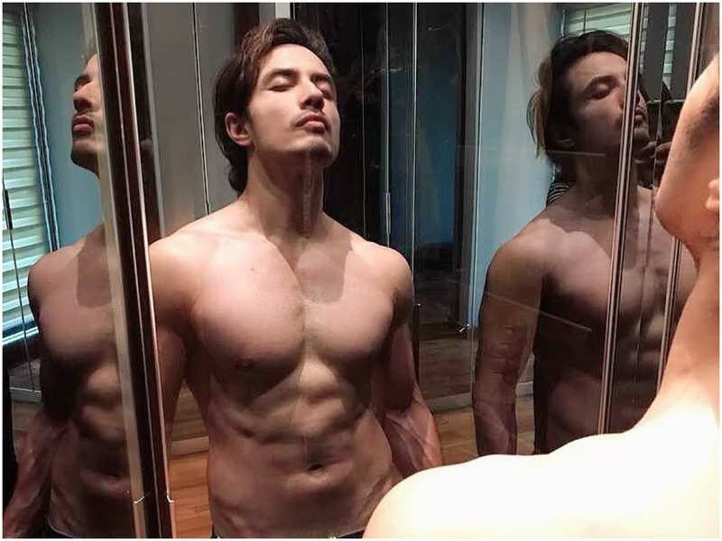 Ali Zafar shows off his toned bod! | Hindi Movie News - Times of India