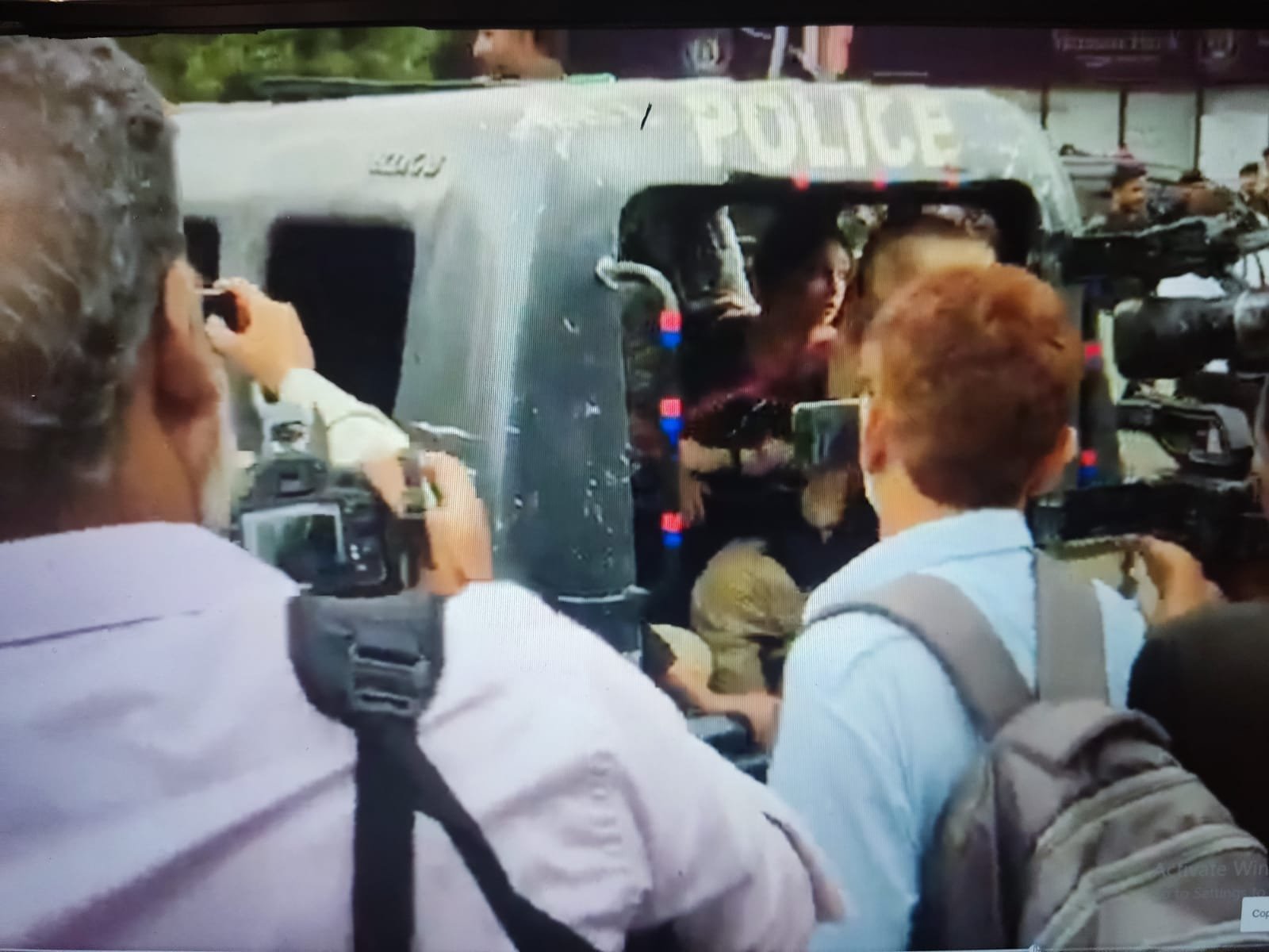 Professor Kirmani and Amna Baloch arrested during protest outside Karachi Press Club