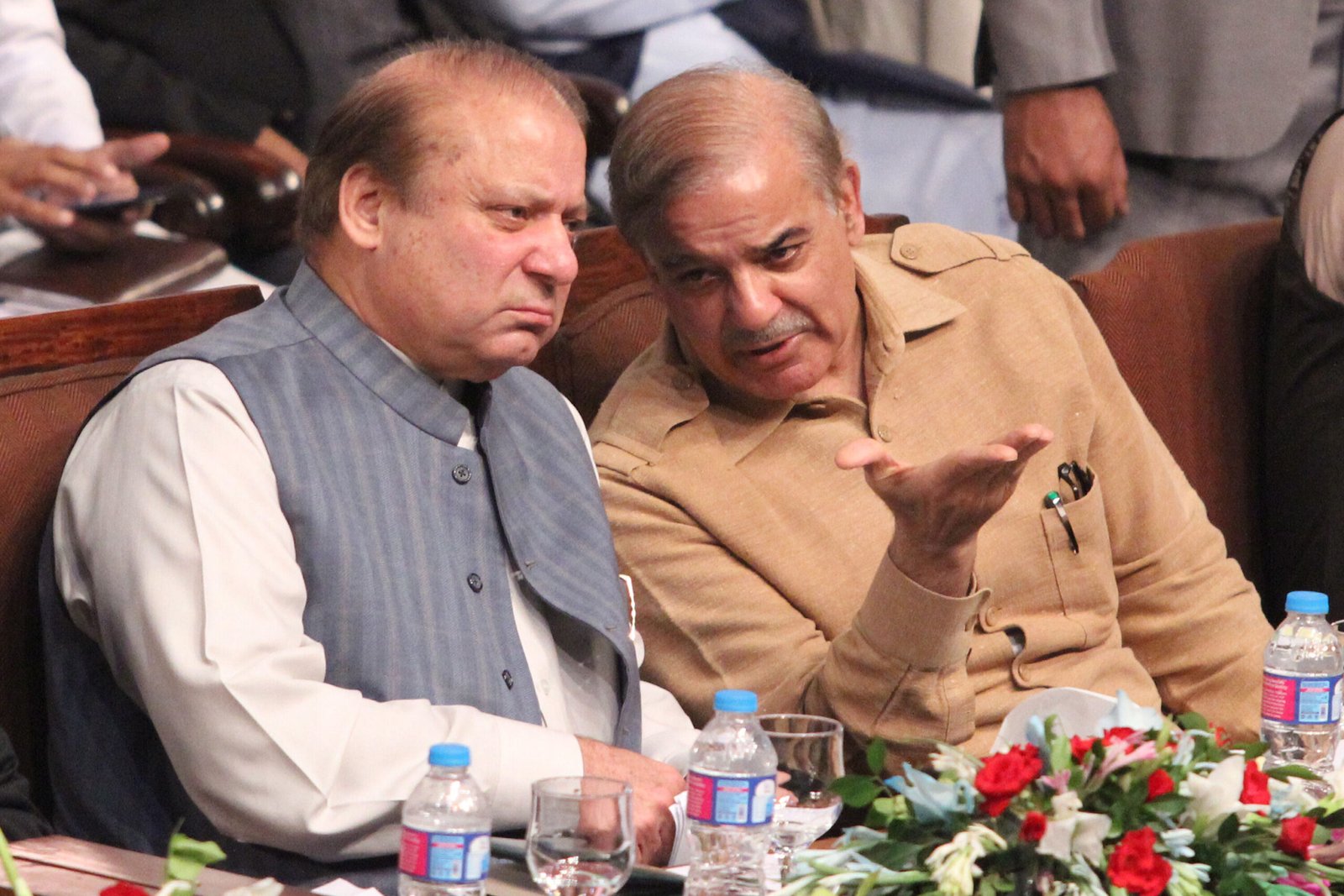 Nawaz summons party leadership, PM Shehbaz on his way tonight