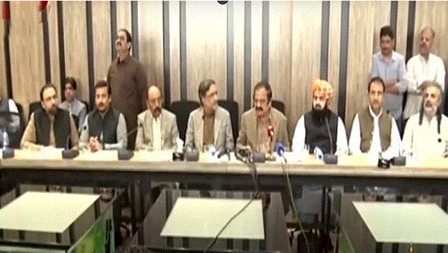 Govt says will not allow PTI’s long march, calls it ‘fitna’; Khan vows to continue