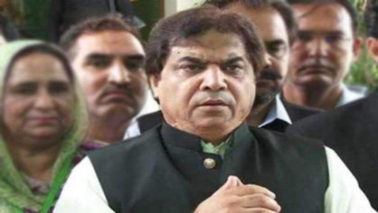 PML-N’s Hanif Abbasi resigns after court stops him from working