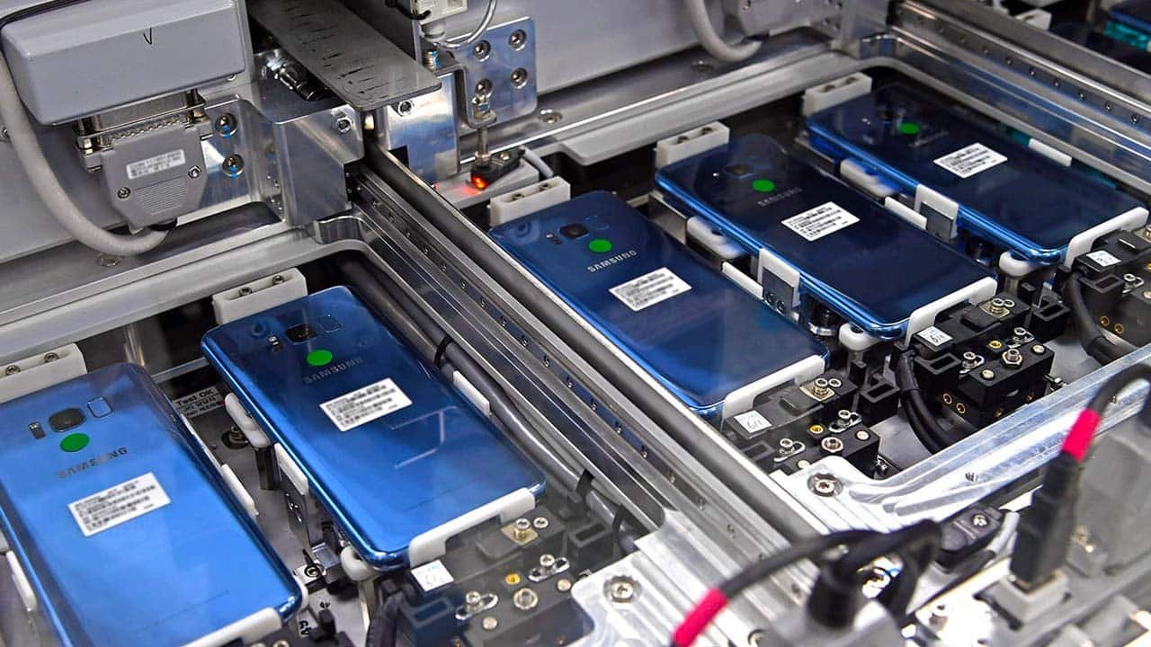 Pakistani mobile manufacturing businesses are laying off workers due to economic challenges