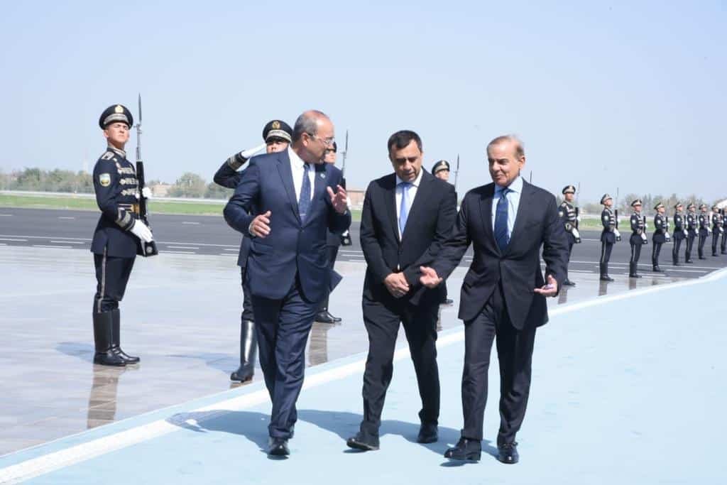 Aik aur language: Shehbaz interacts with diplomats in Tajiki