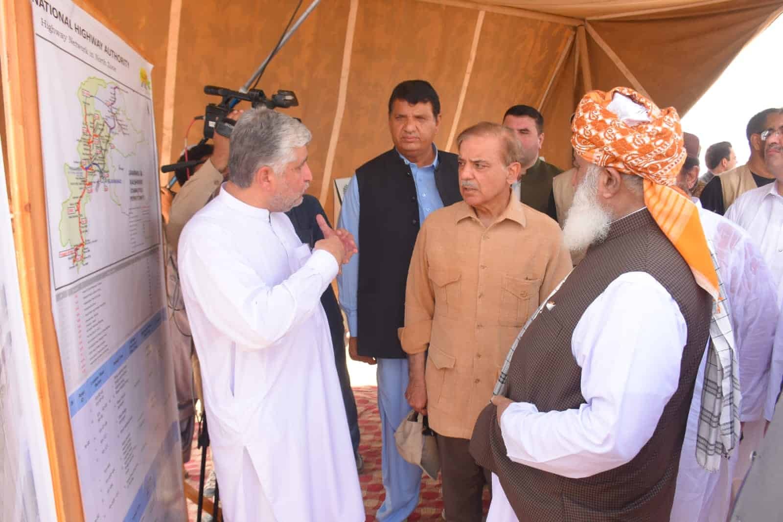 ‘It is water everywhere, just like a sea’: PM Shehbaz visits flood-affected areas