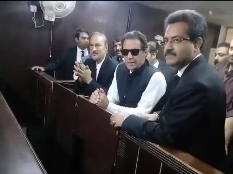 ‘Madam Zeba ko batana ke Imran Khan aya tha maazrat karnay’: Khan ne maangi mafi