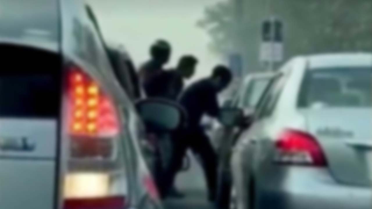 Citizen shoots two robbers dead after snatching their gun 