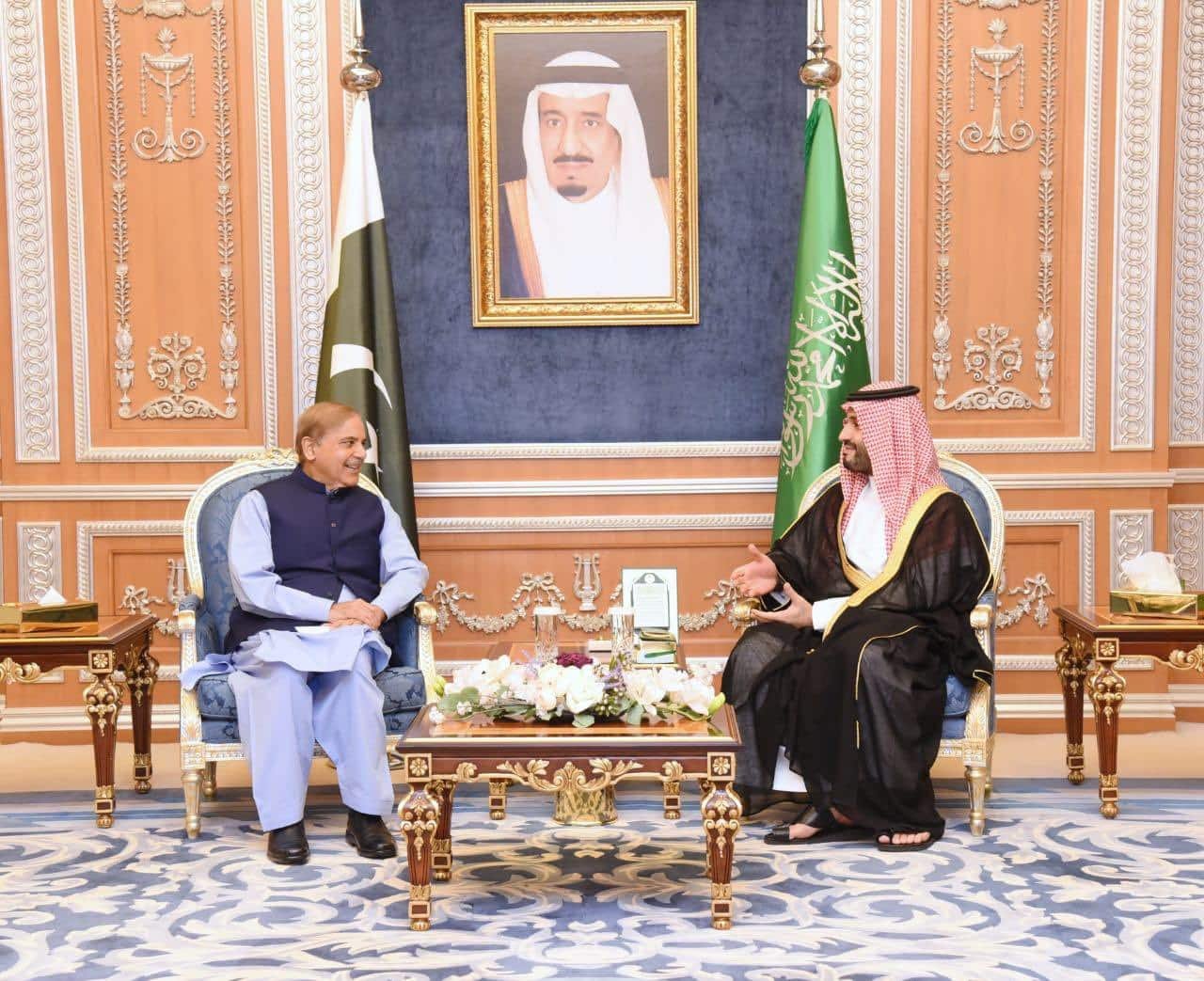 Pakistani nationals convicted of violating sanctity of Masjid-e-Nabawi released on PM Shehbaz’s request