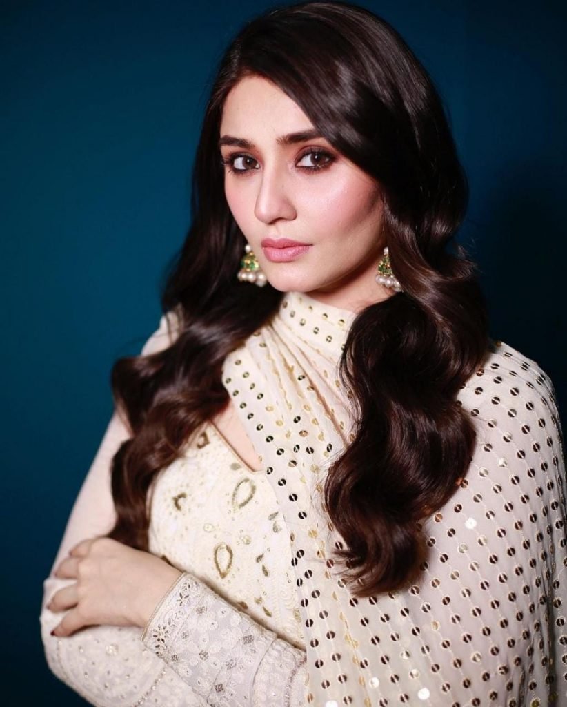 This image has an empty alt attribute; its file name is WhatsApp-Image-2021-11-27-at-13.44.44-1-822x1024.jpeg