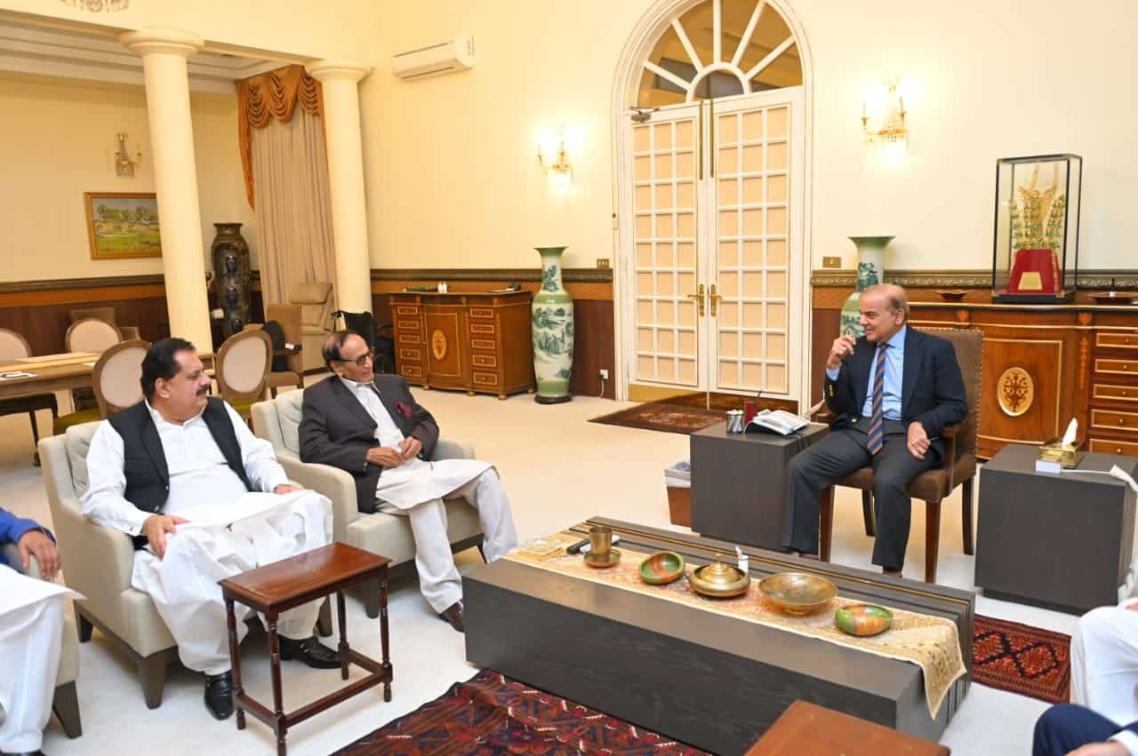 ‘Aap mehengayi kam karain, meri tabiat behtar hojayegi’: Chaudhry Shujaat to PM Shehbaz