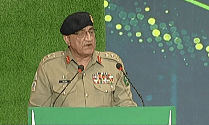 ‘Siyasat mein mudakhlat ghair aaini hai’: General Bajwa