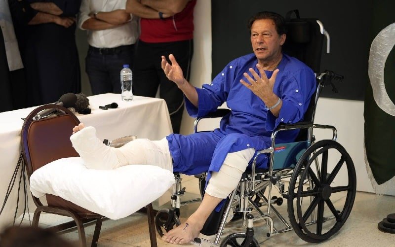 Imran Khan can now travel after plaster is removed from his leg
