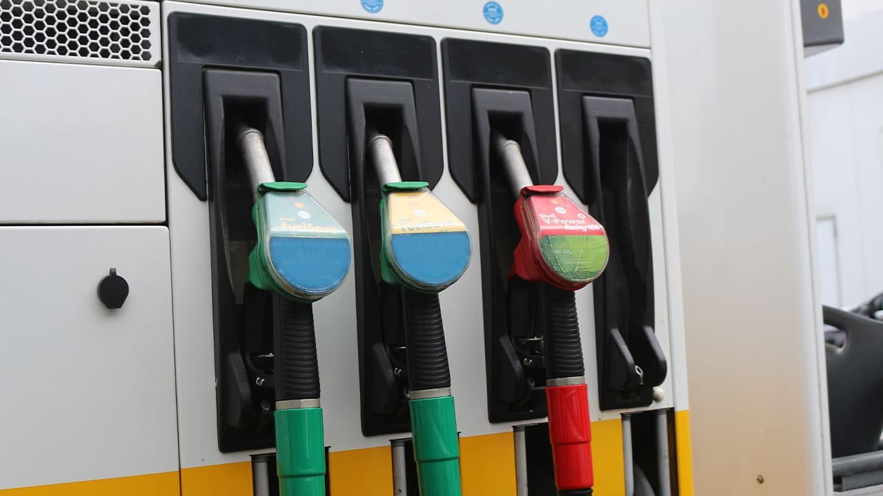 Oil industry warns OGRA of looming petrol, diesel shortage