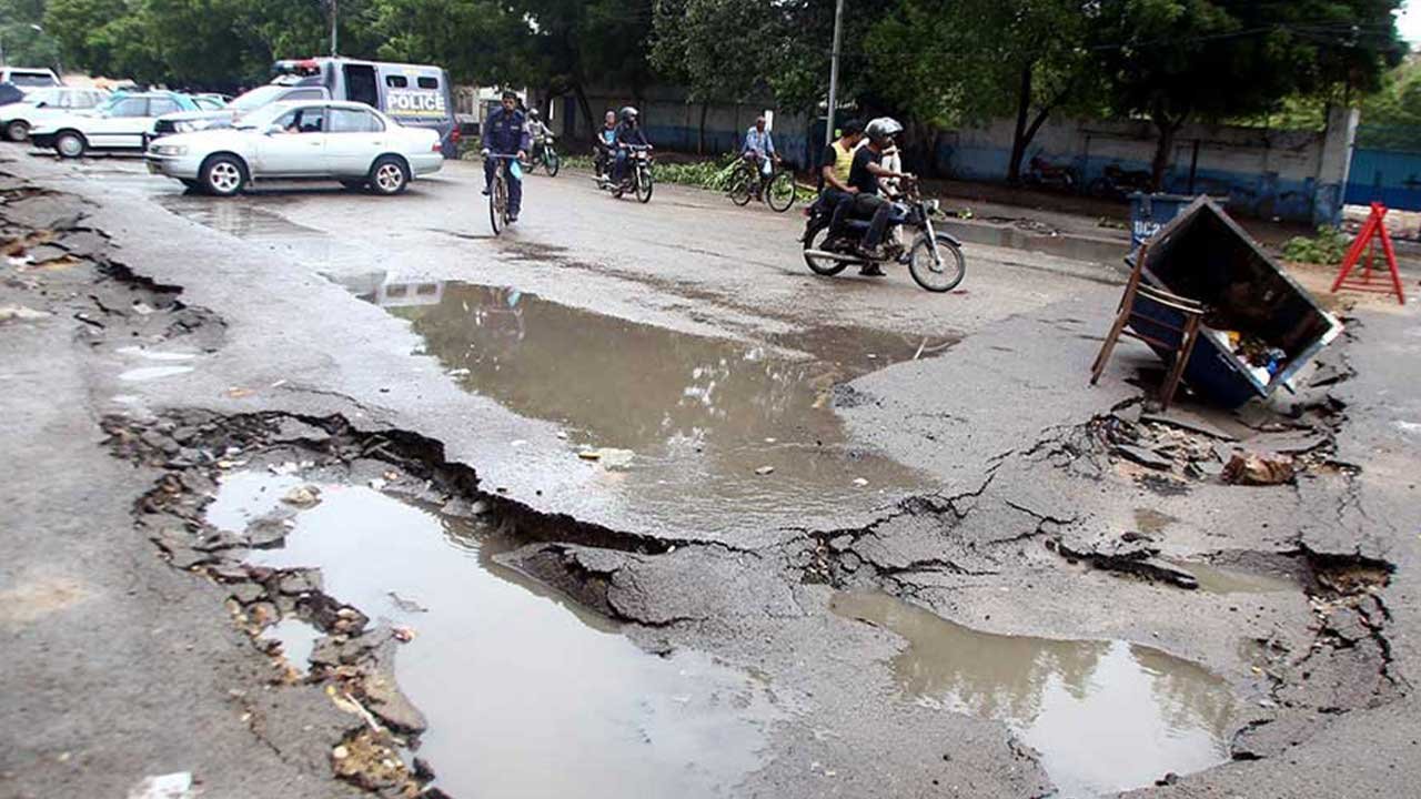 Govt to spend Rs40 billion to uplift 20 backward districts