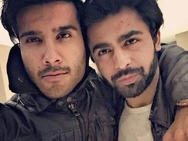 Farhan Saeed reacts to netizen’s demand of  ‘Boycotting Tich Button’ because of Feroze Khan