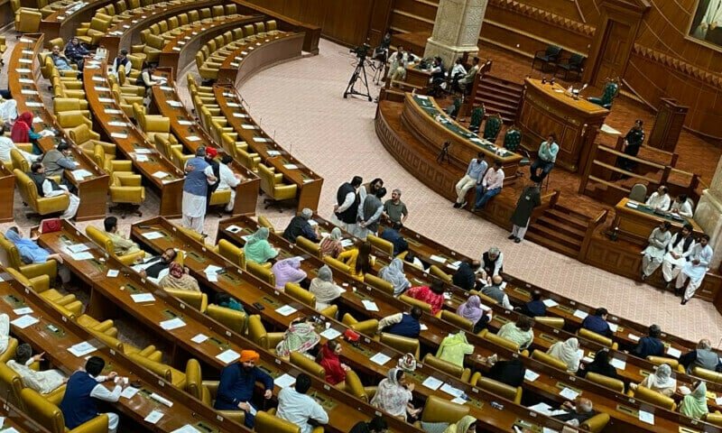 Stab in the back? PTI, PML-Q’s MPAs contact PML-N’s Opposition ahead of no-confidence against CM Elahi
