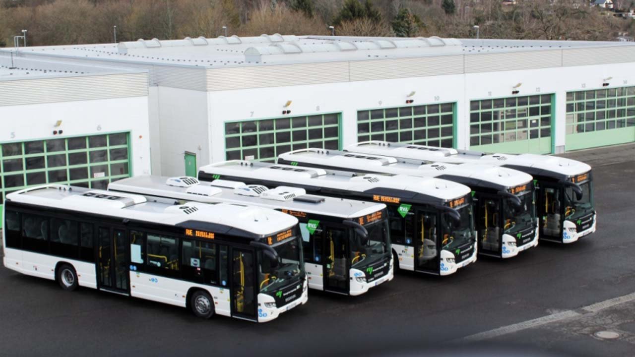 Govt to buy more than 500 hybrid buses for Lahore