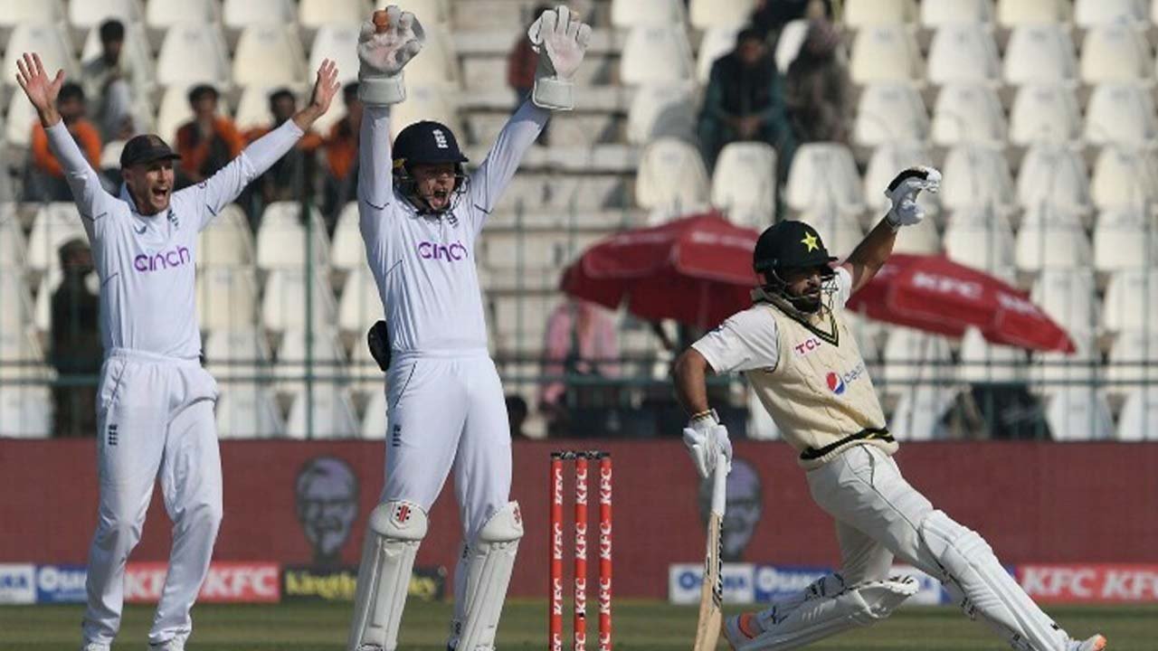 England beat Pakistan by 26 runs to win second Test