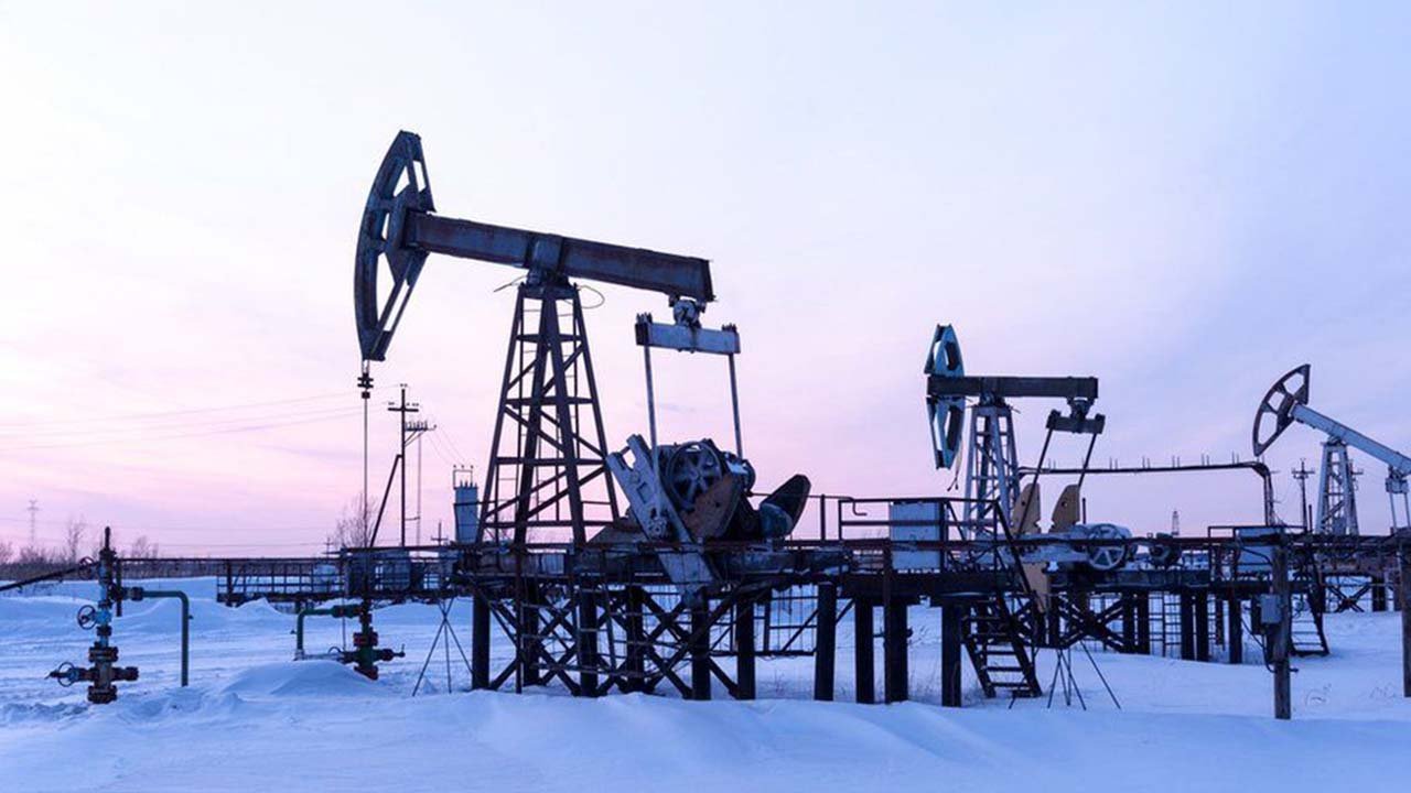 Russia to sell cheap crude oil to Pakistan, Musadik Malik reiterates