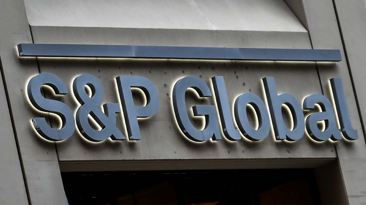 S&P Global lowers Pakistan’s credit rating to CCC+