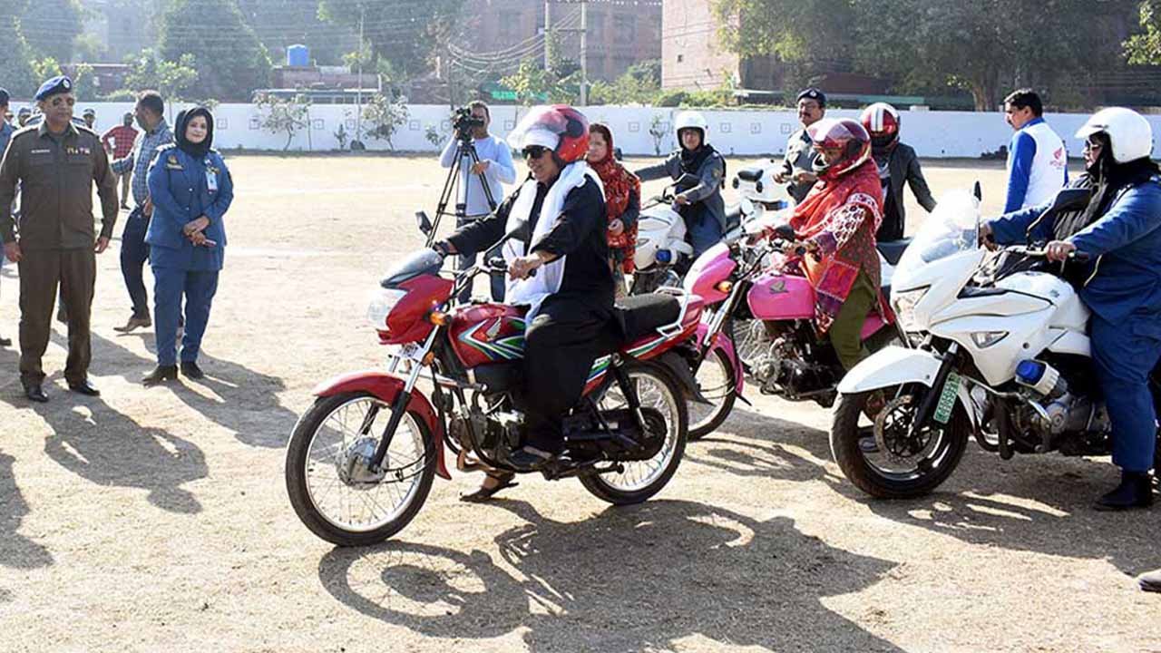 City Traffic Police Lahore announces free motorcycle riding training for women