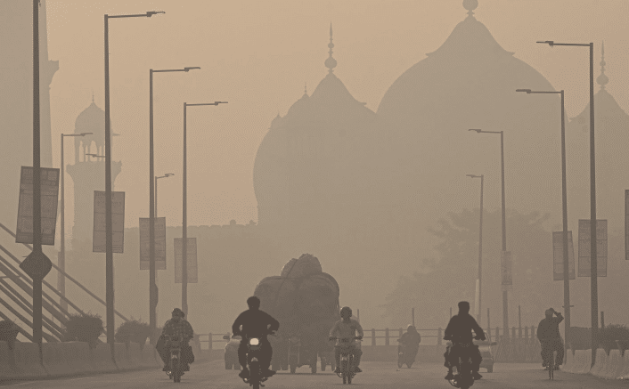 Smog chutis: Punjab closes schools three days a week in Lahore