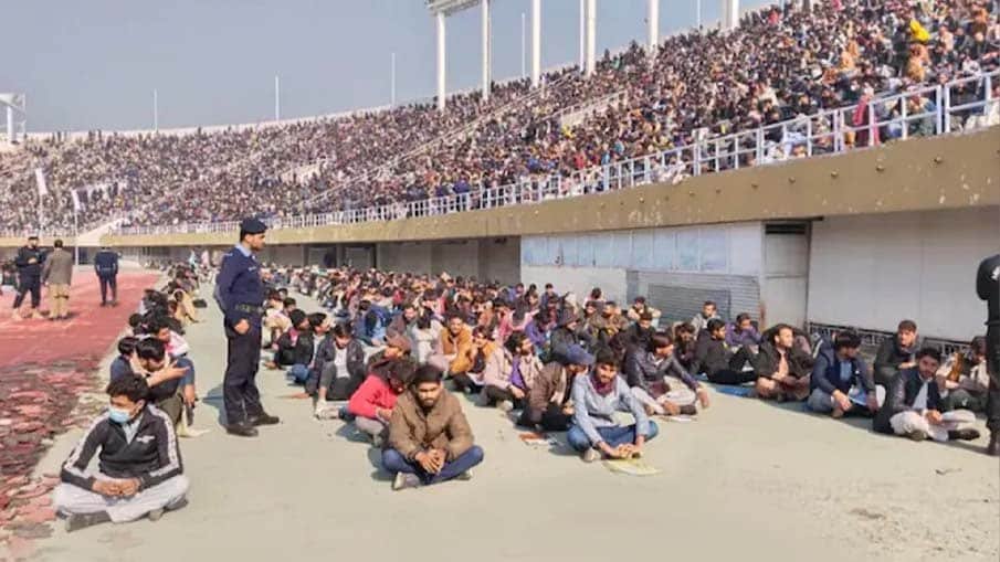 32,000 job seekers fill stadium in Islamabad to take police force test