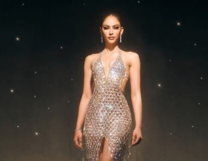 Miss Thailand wears gown made with can tabs, in tribute to garbage-collector parents