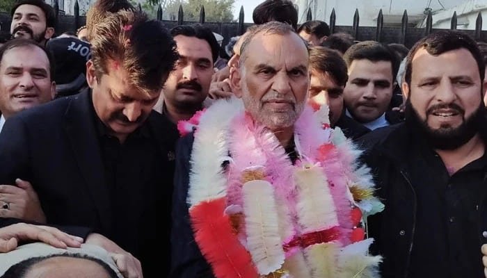 Azam Swati finally released from jail for talking against army