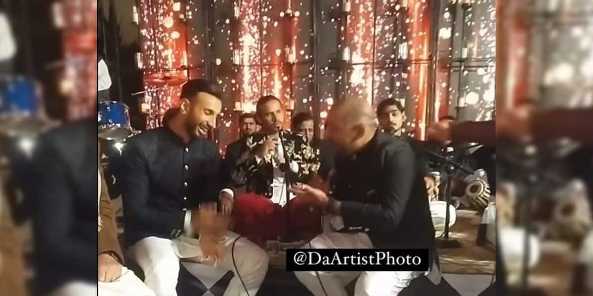 Sarfaraz Ahmed shows singing skills at Shaan Masood’s Qawali Night