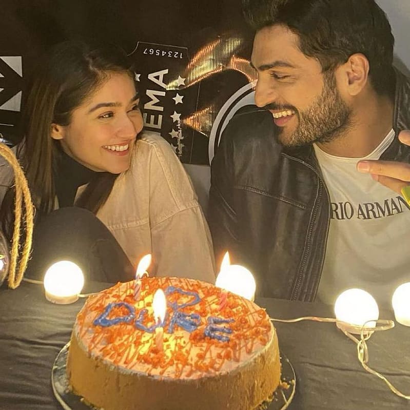 Dur-e-Fishan Saleem Celebrates Her Birthday With Her Co-Stars | Reviewit.pk