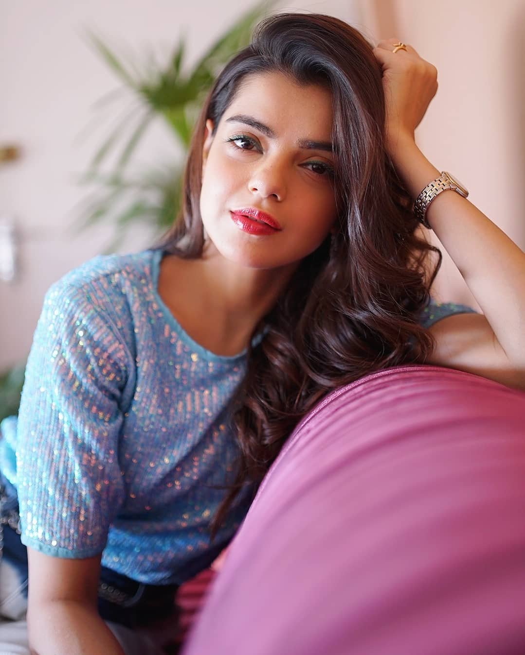 Srha Asghar makes revelations about her brother’s demise, gets emotional