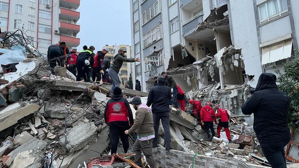 7.4 magnitude earthquake in Turkey kills at least 76 people