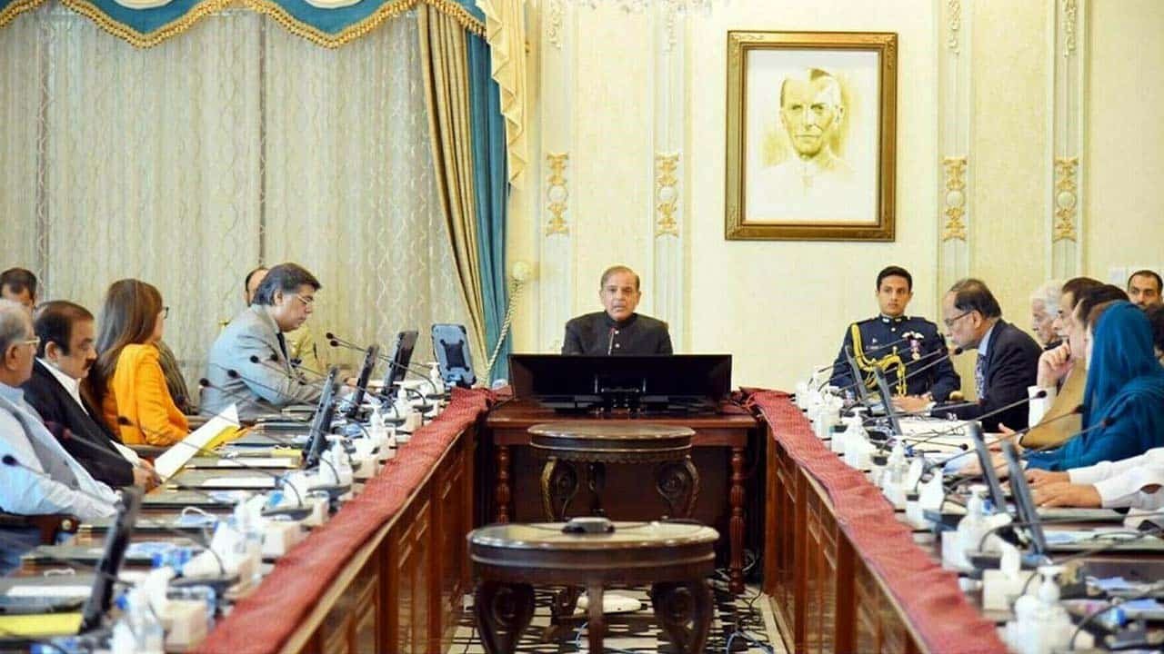 Ministers decide to give up salaries amid economic crisis