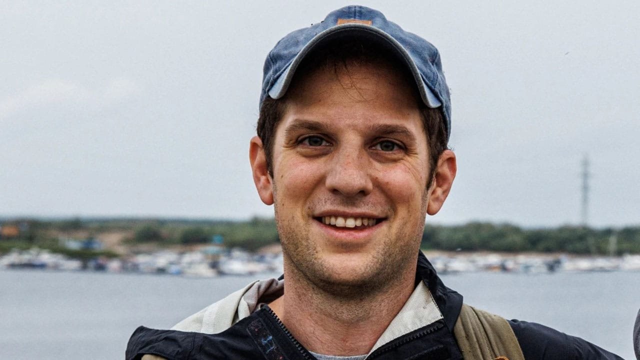 Russia detains Wall Street Journal reporter on suspicion of spying for Washington