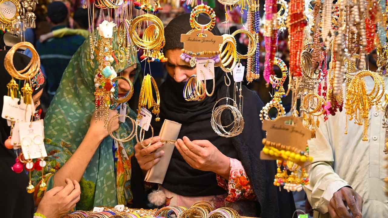 Inflation hits Pakistanis hard as they prepare for Eid-ul-Fitr festivities