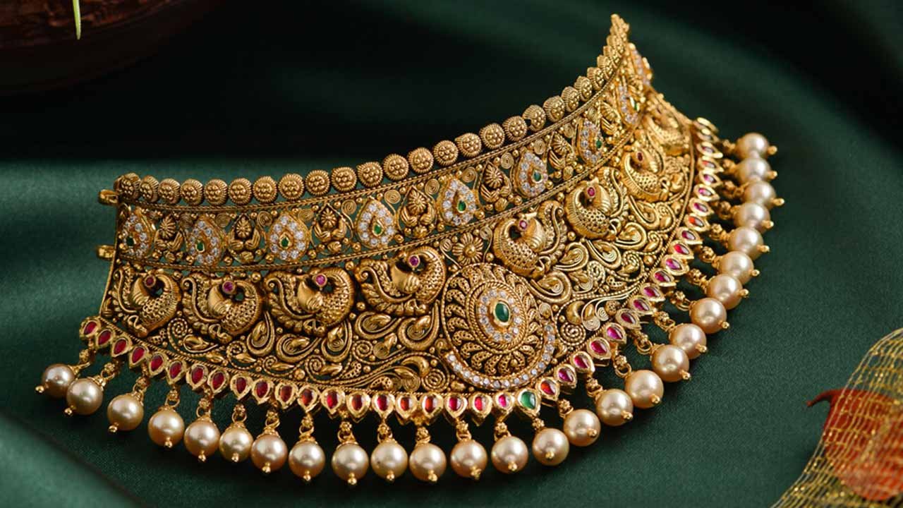 Gold price hits new record high of Rs218,300 per tola as Pakistani rupee crashes