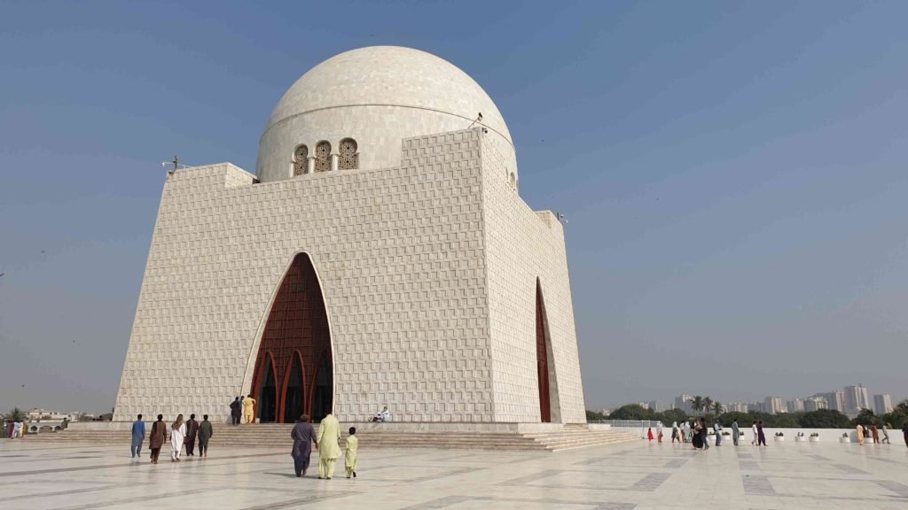 Turkish man robbed of Rs1.5 million in Karachi