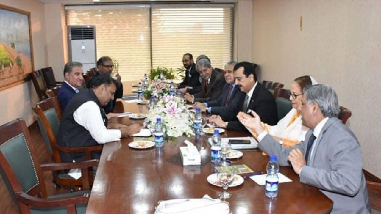 Chief Justice asks govt and PTI to sit together again on elections matter