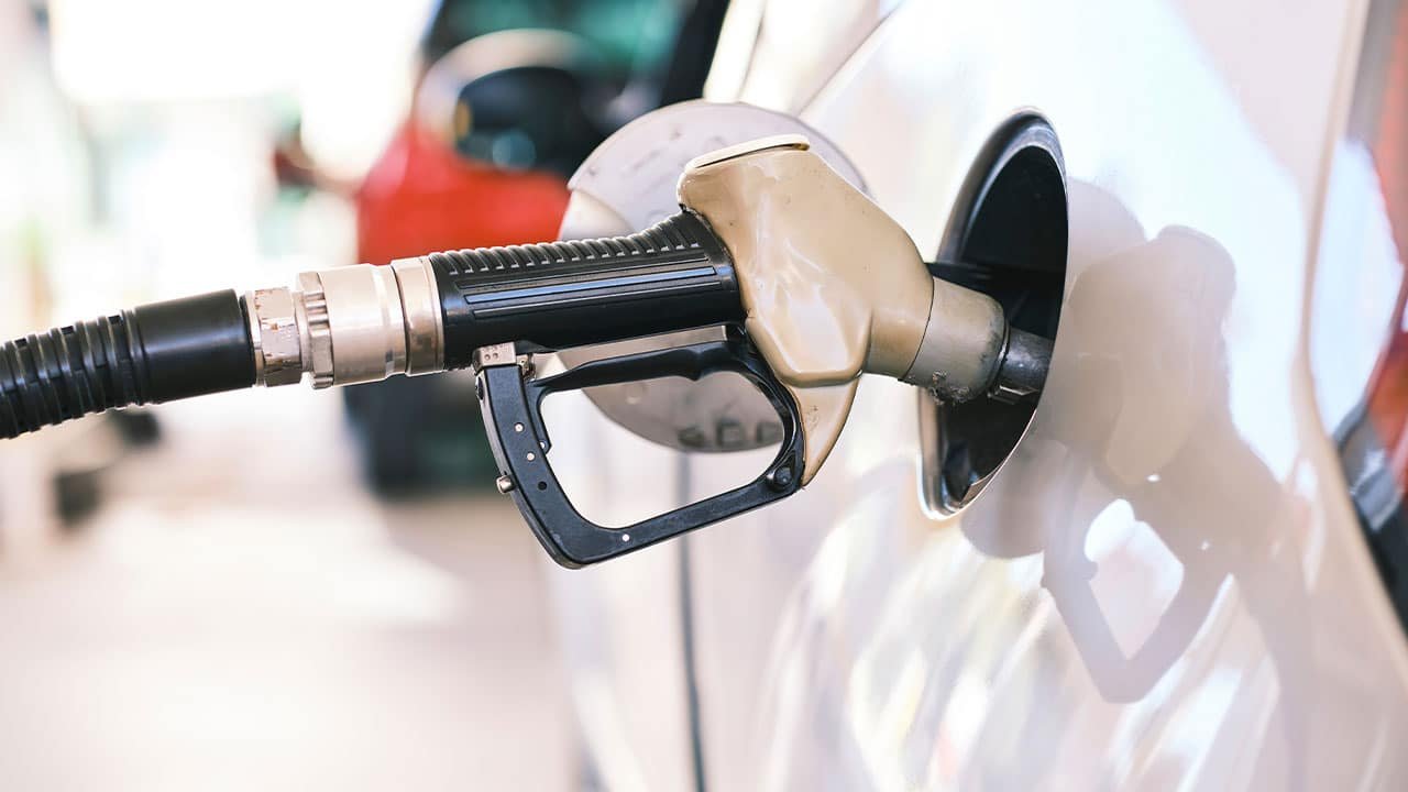 Petrol price unchanged, diesel price slashed by Rs5 per litre