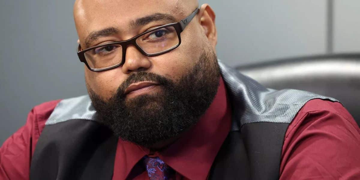 TW: After posting complaint, Chicago man finds three severed heads on desk