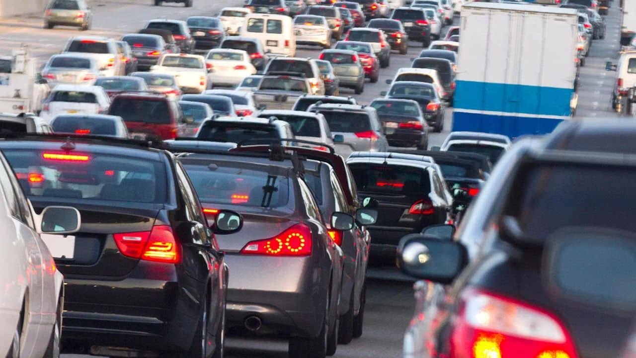 US plans to raise fuel economy standards to 24.6 km per litre by 2032