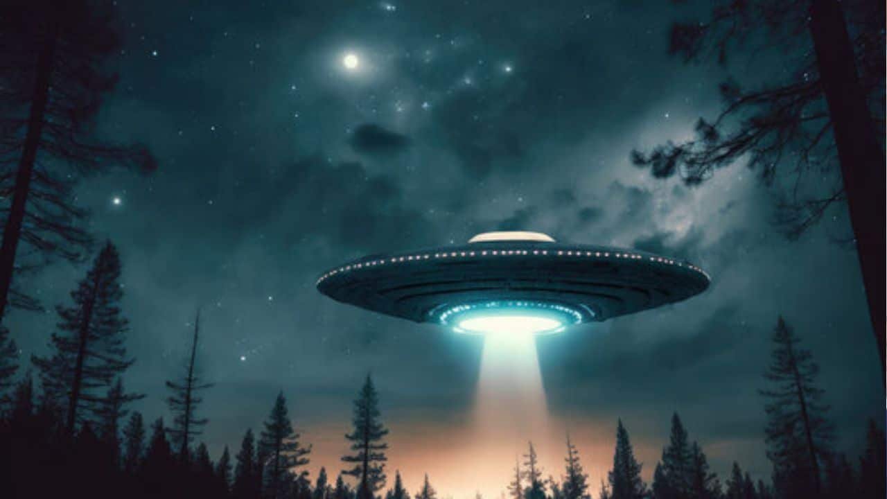 Ex-Air Force Officer says U.S. govt collects UFOs