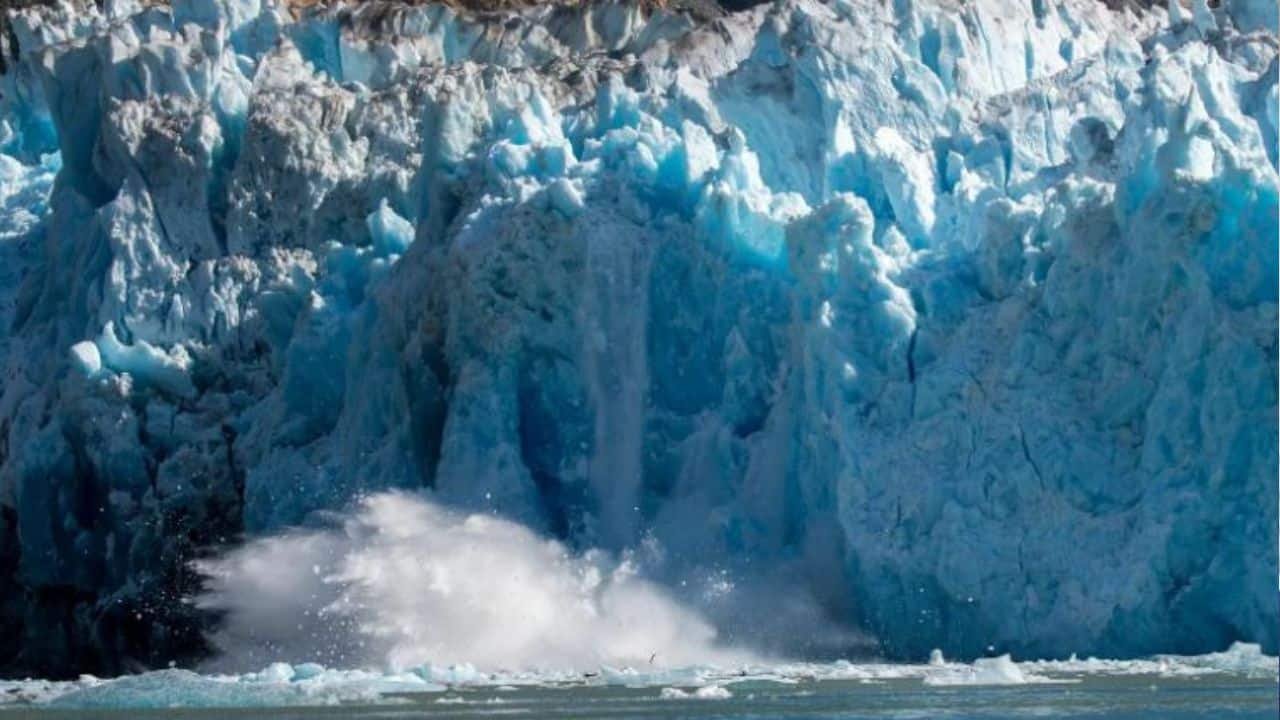 Melting glacier causes Indus to stop flowing, locals and infrastructure at risk