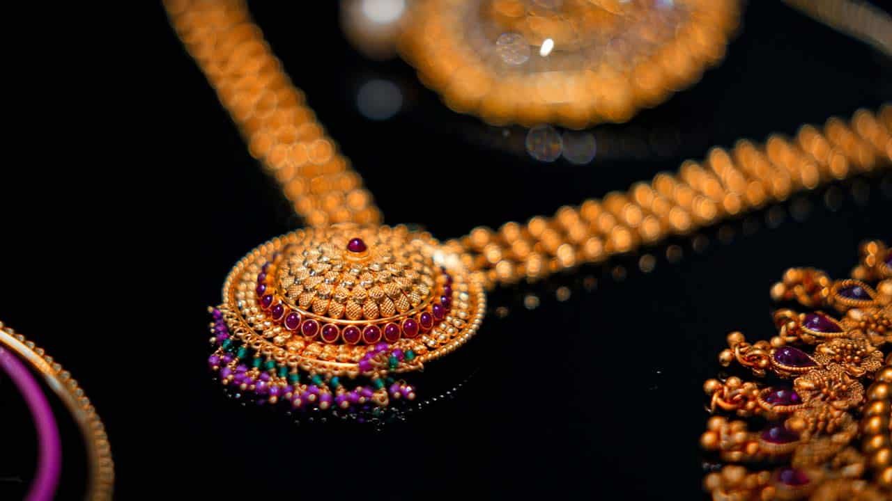 Gold market bounces back with second consecutive price increase of Rs1,800 to Rs207,800 per tola