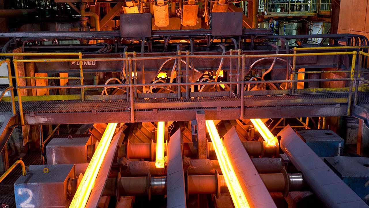 Steel prices surge to record high in Pakistan, posing a major challenge for construction sector