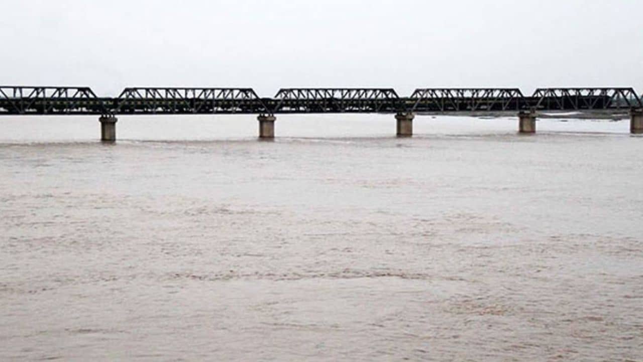 PDMA warns of medium to high-level flood in Sutlej