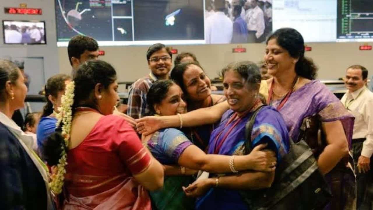 India lands on moon; Pakistanis celebrate neighbour’s success